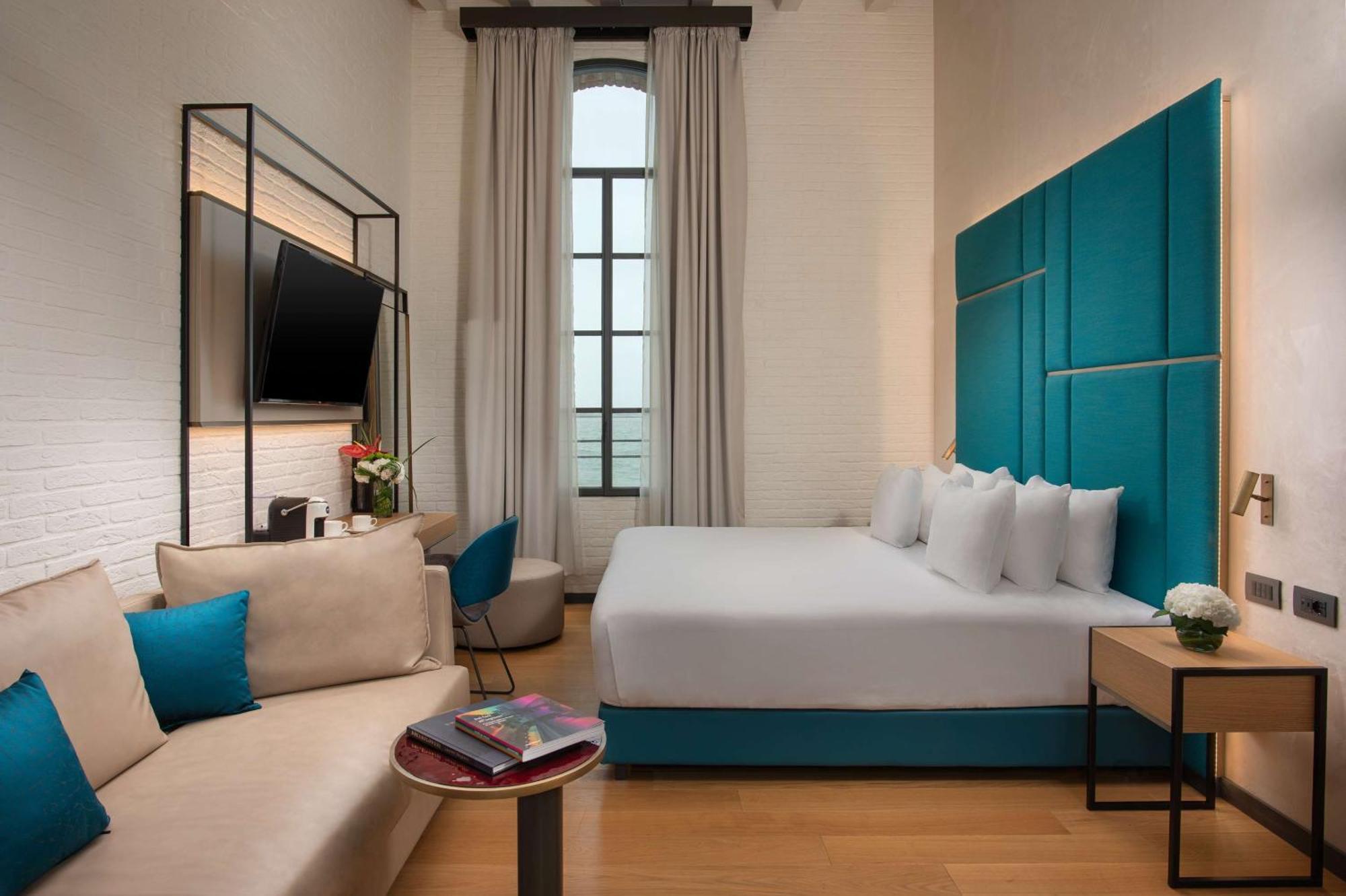 Suite con Vista Laguna e Letto Supplementare (2 Adulti + 2 Bambini)